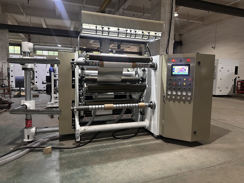 烟包衬纸压纹分切机